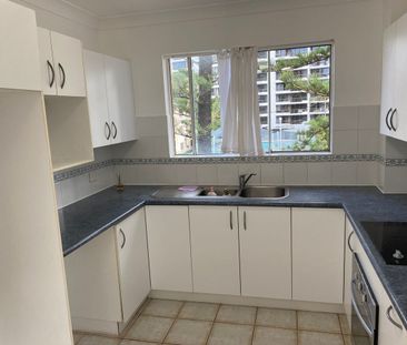 Top floor unit in boutique building of only 6 units. - Photo 3