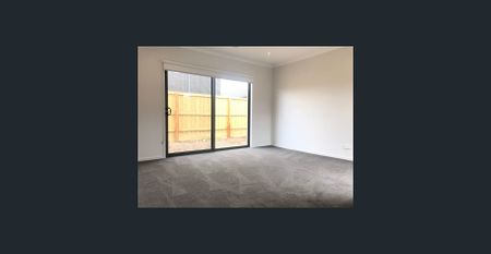 Beautiful 4-Bedroom Family Home in Riverdale Village - Photo 3