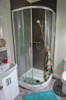 7 bedroom private hall to rent - Photo 1