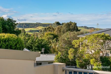 Tranquil Retreat Near Werri Beach with Spacious Outdoor Living - Photo 4