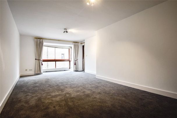 Well presented 2 bedroom apartment to let in this sought after development on Thompsons lane with views across the river and excellent access to the city centre. Garage parking. GCH. Unfurnished. - Photo 1