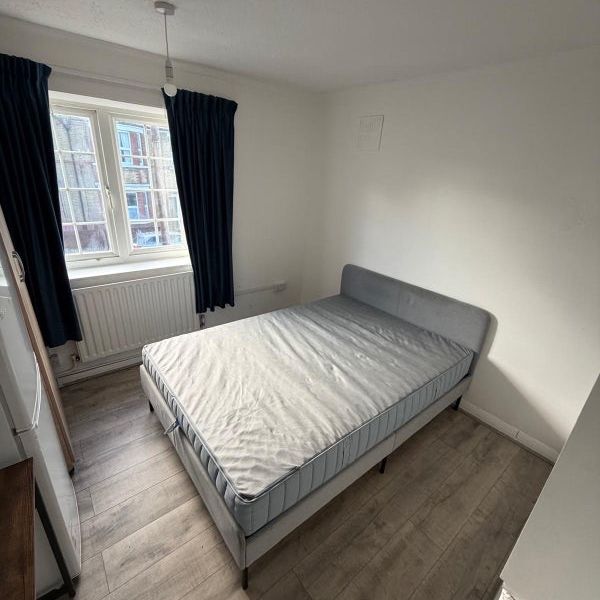 Room in a Shared Flat, Boreham Avenue, E16 - Photo 1