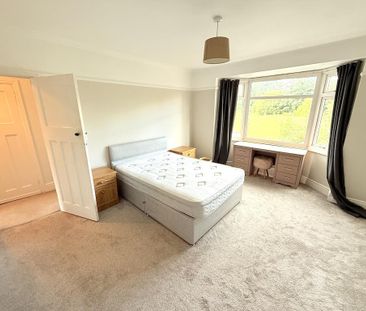 3 bedroom flat to rent - Photo 3
