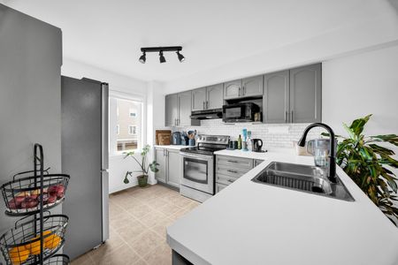 For Lease - 527 SIMRAN Private, Barrhaven, Ontario - Photo 4