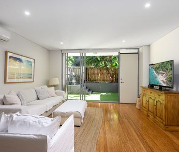 Oversized Three-Bedroom Terrace in a Parkside Location! - Photo 2