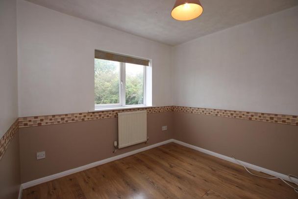 4 bedroom end of terrace house to rent - Photo 1