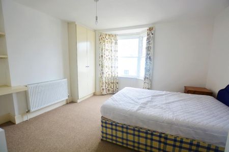 4 bedroom terraced house to rent - Photo 3