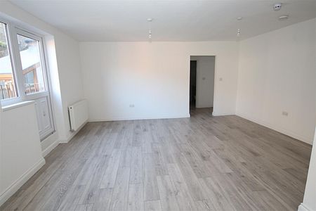 1 bedroom Apartment to let - Photo 2