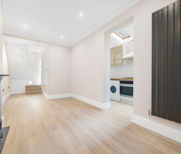 3 Bed Flat, Amies Street, SW11 - Photo 1