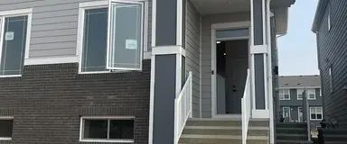 Brand new, Beautiful, 3 bedroom + Den Duplex with a bonus room and 2.5 baths. | Calgary - Photo 1