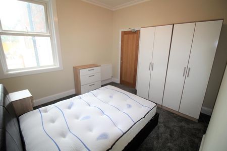 House - Terraced For Rent Wyndcliffe Road, Southsea - Photo 2