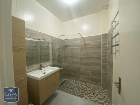 Location Appartement 3 pièces 58m² ST DENIS 97400 - Photo 3