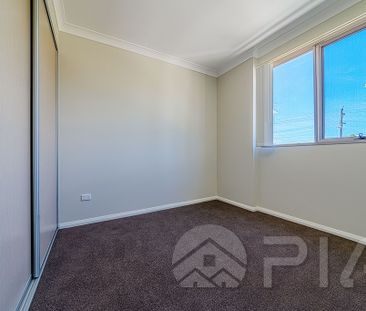 Spacious 2 Bedroom Apartment with 2 Car Spaces For Lease!! - Photo 2