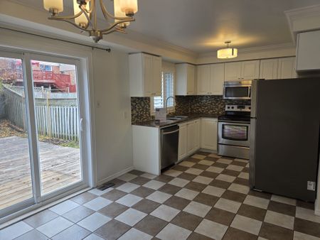 For Lease - 25 Fry Crescent, Clarington, Ontario - Photo 3