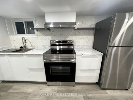 Detached Home For Lease | X8120704 - Photo 4