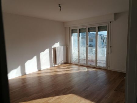 Appartement totalement rénové de 2.5 pièces au 3ème étage bénéficiant d'une très belle vue sur le lac. - Foto 2