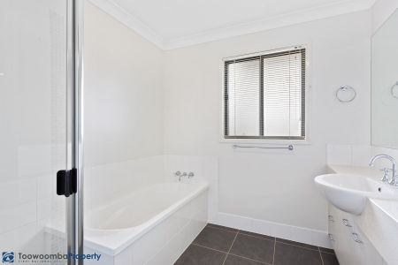 This impeccably presented lowset brick unit is sure to impress! - Photo 4