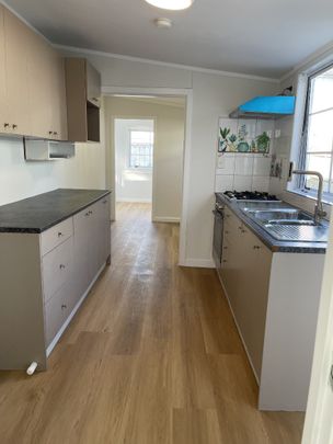 Property Management8a Northcote Road, Takapuna - House for Rent - Photo 1