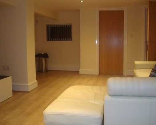 2 Bed Flat, Wilbraham Road, M14 - Photo 1