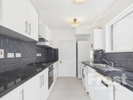 4 bedroom semi-detached house to rent - Photo 5