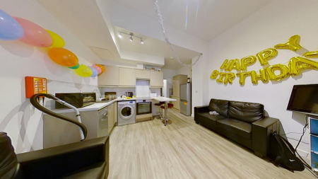 2 bedroom ground floor flat to rent - Photo 2