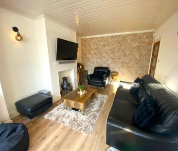 4 bedroom semi-detached house to rent - Photo 1