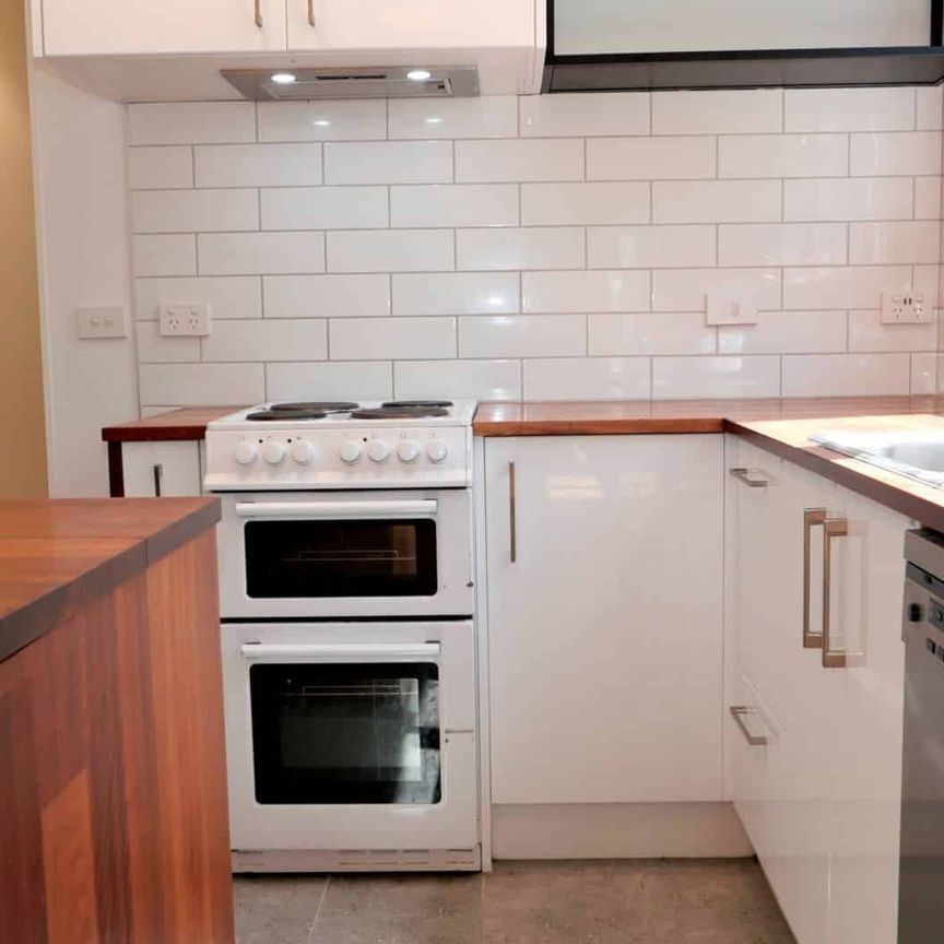 Well Presented Two-Bedroom Downstairs Flat - Photo 1