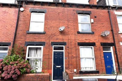 3 bedroom House in Carberry Place BED), Leeds - Photo 2