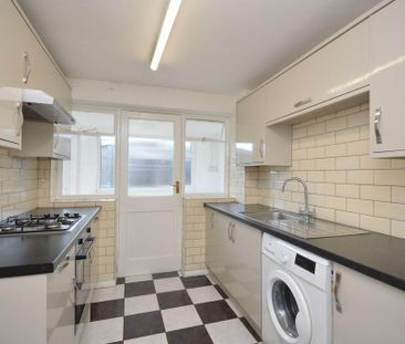 3 bedroom semi-detached house to rent - Photo 3