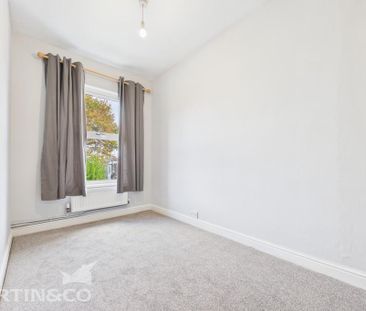 2 bedroom end of terrace house to rent - Photo 5