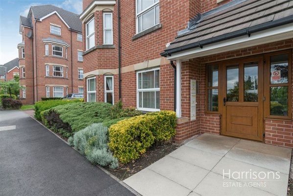 Royal Court Drive, Bolton - Photo 1