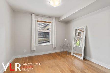 Penthouse in Vancouver West Side, BC - Photo 2