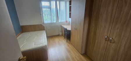 3 Bed - Flat 3 203 Belle Vue Road, Headingley, Leeds - LS3 1HG - Student - Photo 3