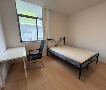 Ultra-Modern Spacious Townhouse Style 4 Bedroom - Photo 4