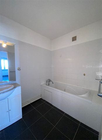 Location Appartement 3 pièces 71m² - Photo 2