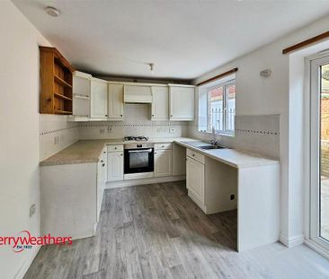 3 bedroom detached house to rent - Photo 2