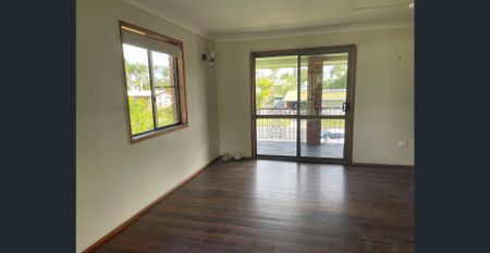 Spacious 4-Bedroom Home in Norman Gardens - Photo 3