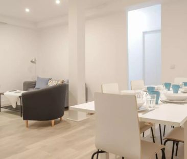 Room in a shared 8-bedroom apartment for rent in Ibiza, perfect for... - Photo 5