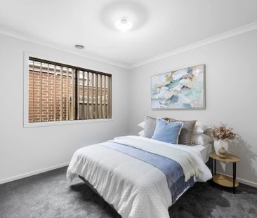Beautifully Presented Family Home Opposite Parkland - Photo 6