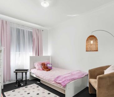 3 Hobson Loop, Piara Waters WA 6112 - House For Rent | Domain - Photo 4