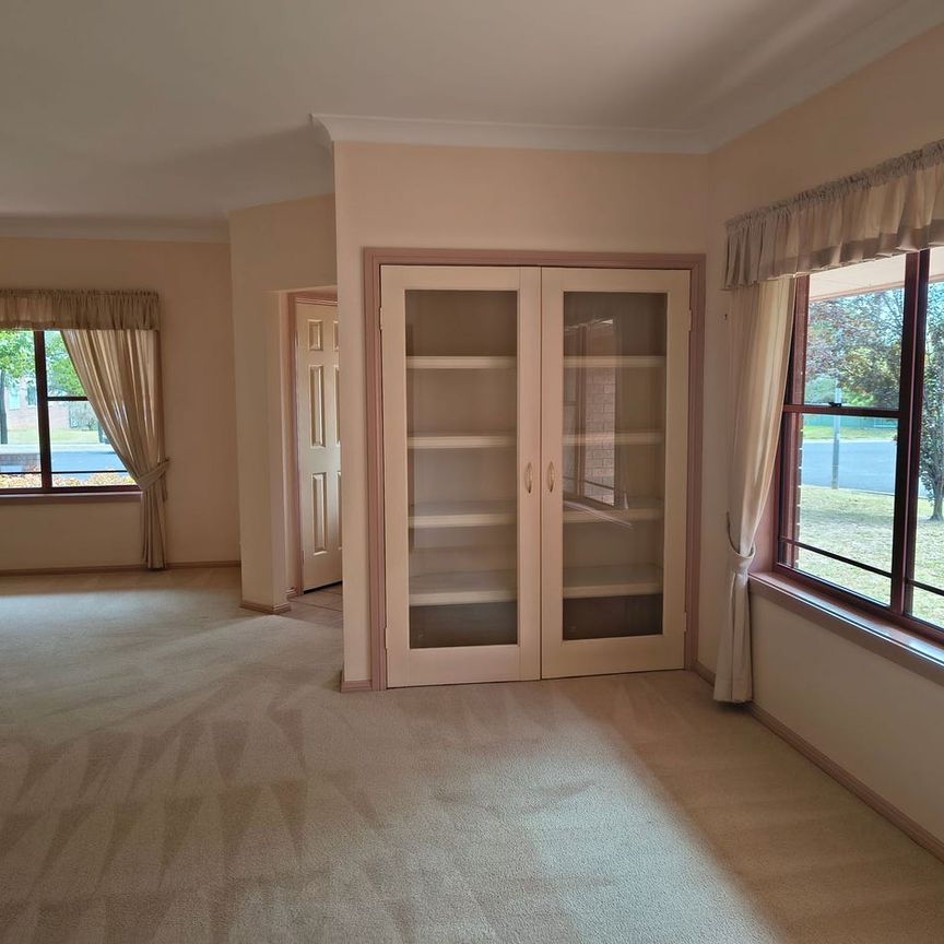 Well positioned LOW MAINTENANCE HOME - Photo 1