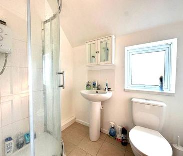 4 bedroom semi-detached house to rent - Photo 2