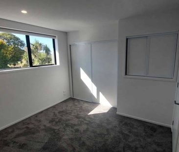 Stylish townhouse - Photo 2