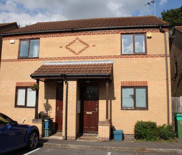 2 bed Semi-Detached - To Let - Photo 3