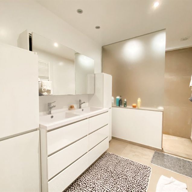 Recente bel-étagewoning te huur in het centrum van "het Oude Knokke" - Foto 1