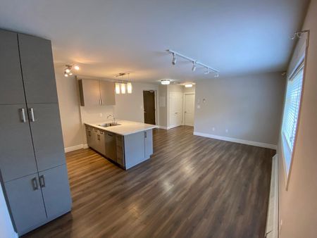 For Lease - 5 Paisley Boulevard Unit# 102, Mississauga, Ontario - Photo 3