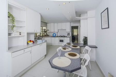 Carrer dAlvaro de Bazan, Valencia, Valencian Community 46010 - Photo 2