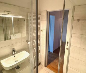 Helle, frisch renovierte 2-Zimmer-Wohnung mit Küche, Balkon & TG - Foto 4