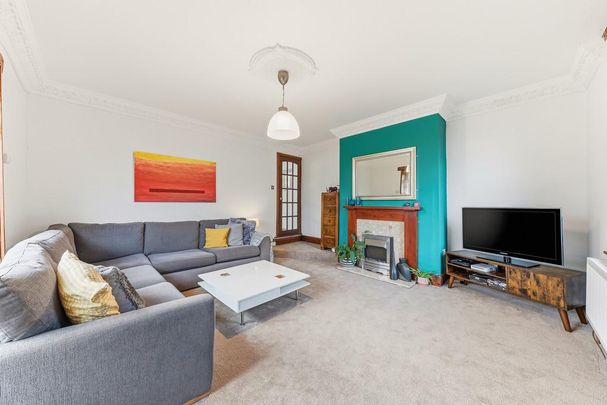 4 bedroom end of terrace house to rent - Photo 1