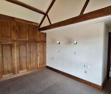 2 bedroom barn conversion to rent - Photo 2